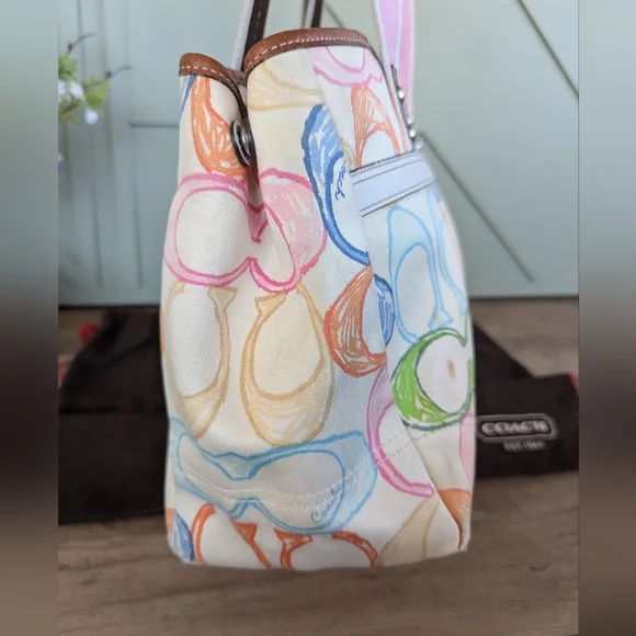 Coach Hamptons Signature Scribble Tote + Wallet - Picture 9 of 17